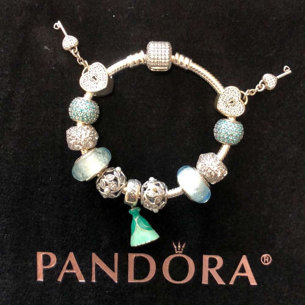 Authentic Pandora jewelry Bracelet with 11 charms - Picture 2 of 2